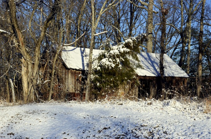 Southern Maryland barn in snow